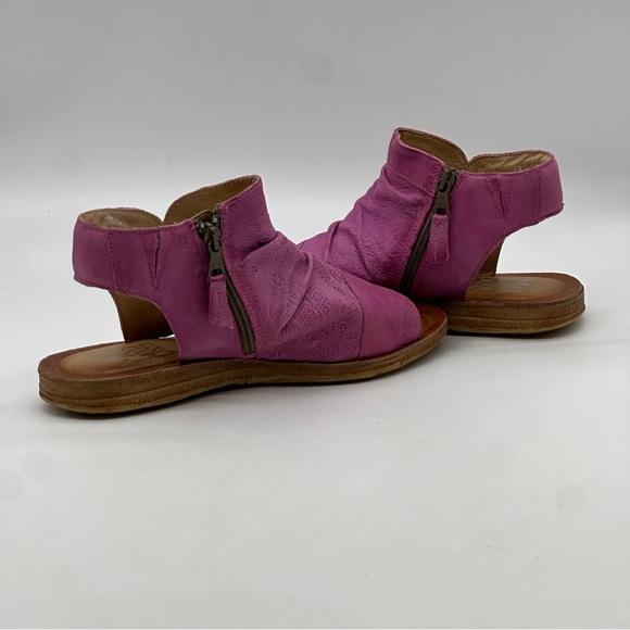 Miz Mooz Flaire Sandals. Size 9 - Picture 6 of 11